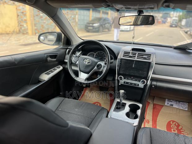 Toyota Camry SE 4dr Sedan (2.5L 4cyl 6A) 2014 Gray