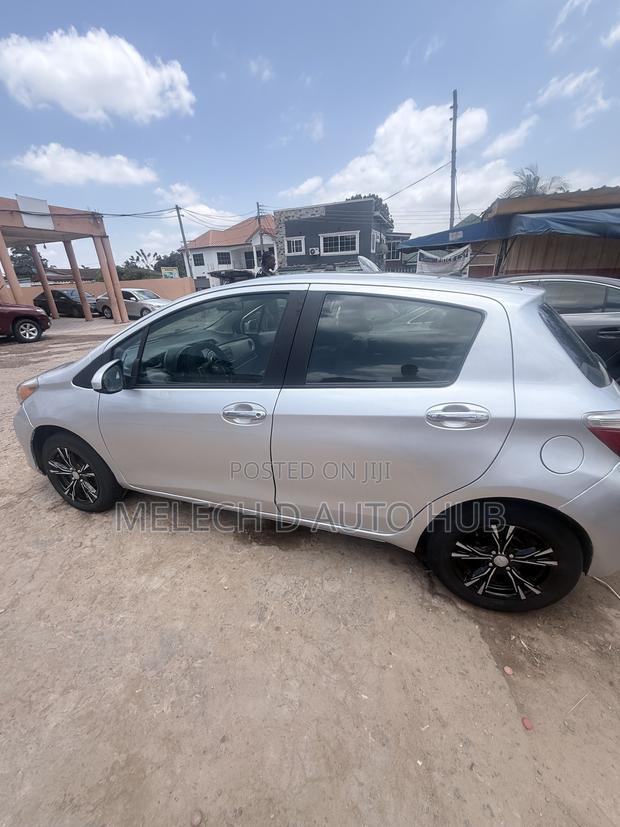 Toyota Yaris LE Hatchback 5dr 2013 Silver