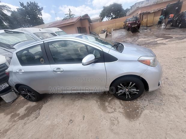 Toyota Yaris LE Hatchback 5dr 2013 Silver