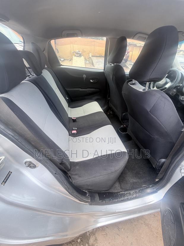 Toyota Yaris LE Hatchback 5dr 2013 Silver