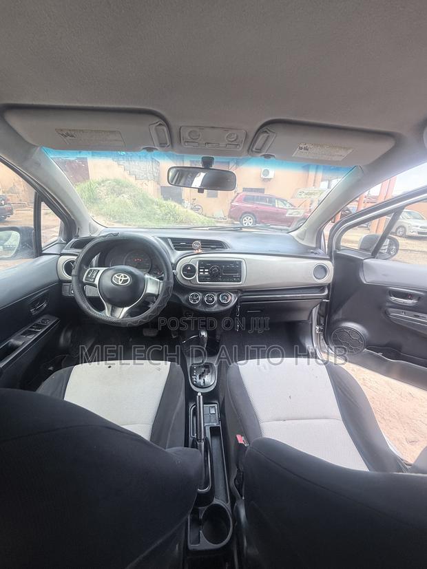 Toyota Yaris LE Hatchback 5dr 2013 Silver