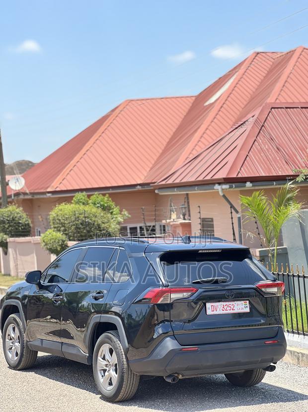 Toyota RAV4 XLE Premium 2025 Black