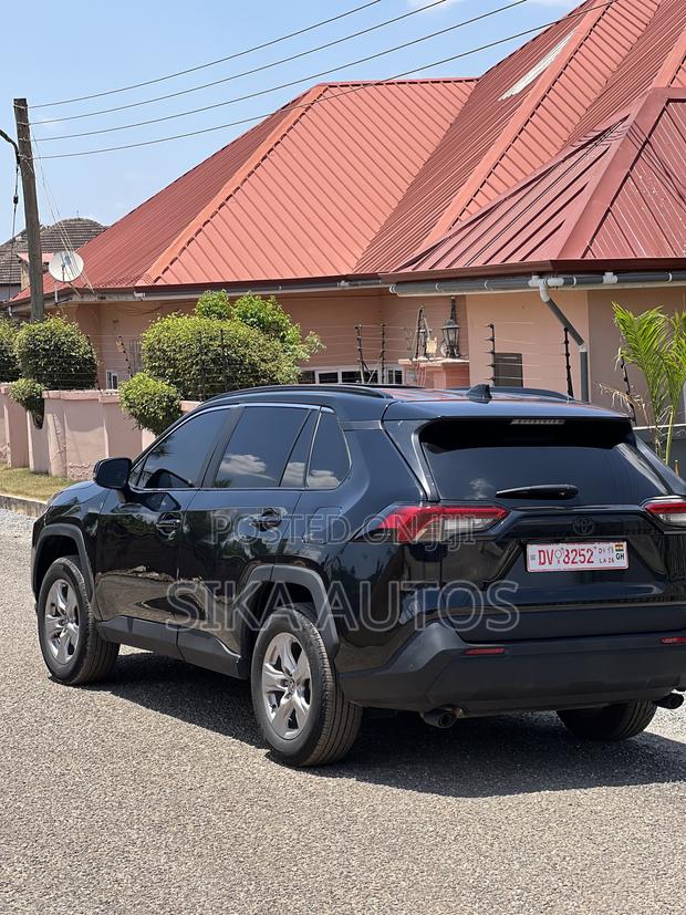 Toyota RAV4 XLE Premium 2025 Black