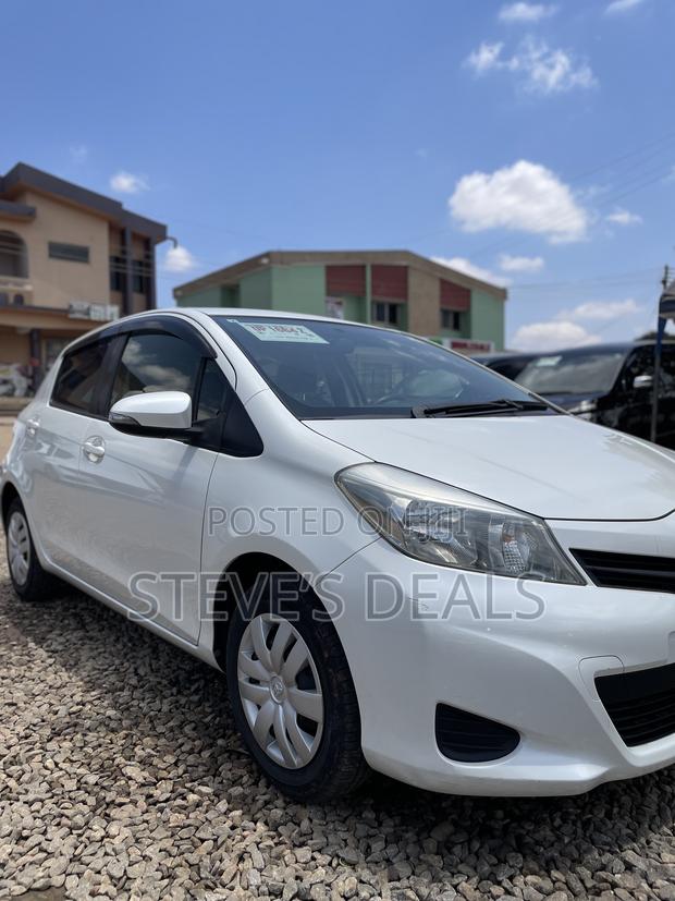 Toyota Vitz 1.3 FWD 5dr 2013 White