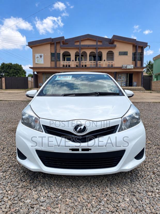 Toyota Vitz 1.3 FWD 5dr 2013 White
