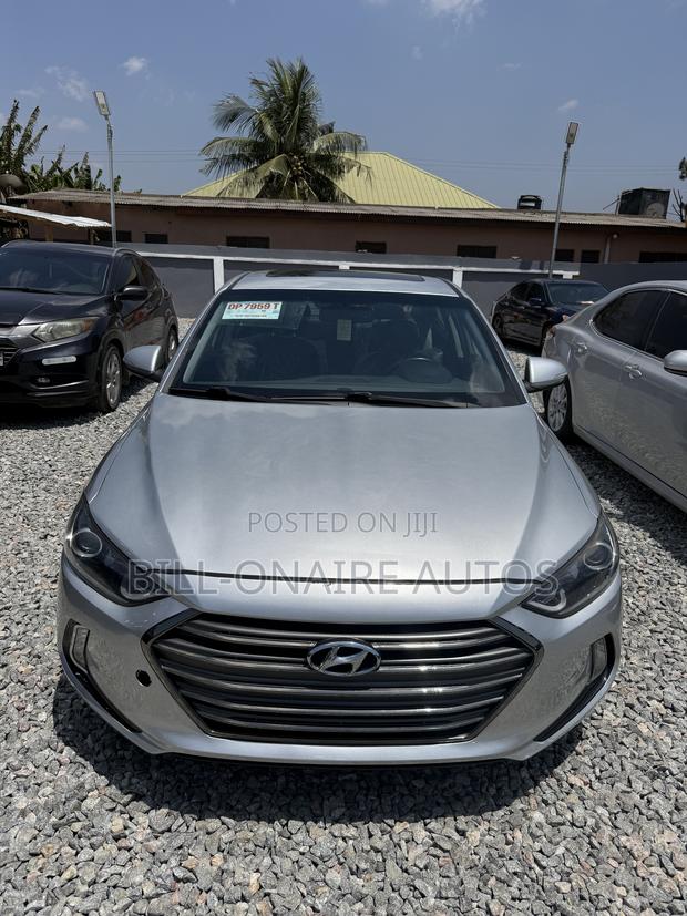 Hyundai Elantra Limited Sedan FWD (2.0L 4cyl 6A) 2017 Silver
