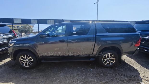 Toyota Hilux 2020 Gray