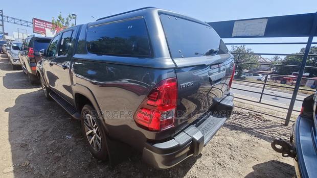 Toyota Hilux 2020 Gray