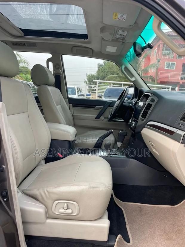 Mitsubishi Pajero Sport 2016 Gold