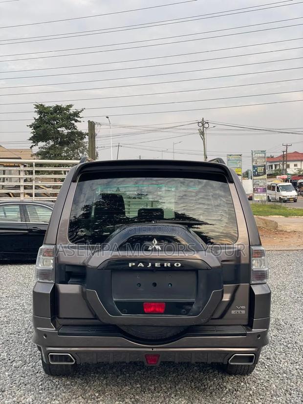 Mitsubishi Pajero Sport 2016 Gold
