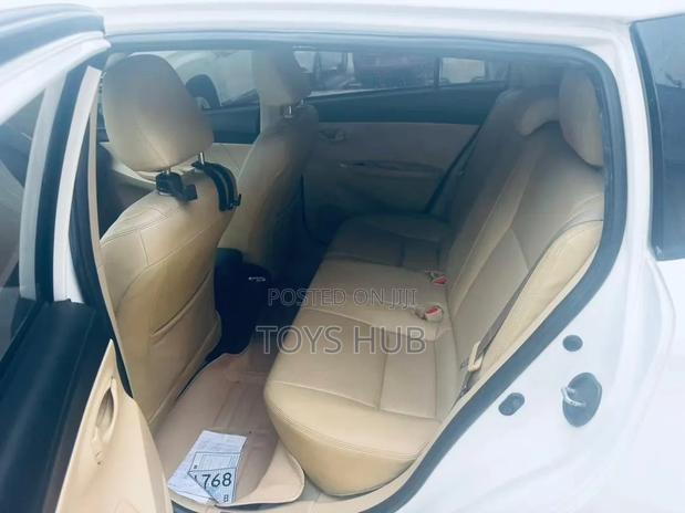 Toyota Yaris L Hatchback 5dr 2018 White