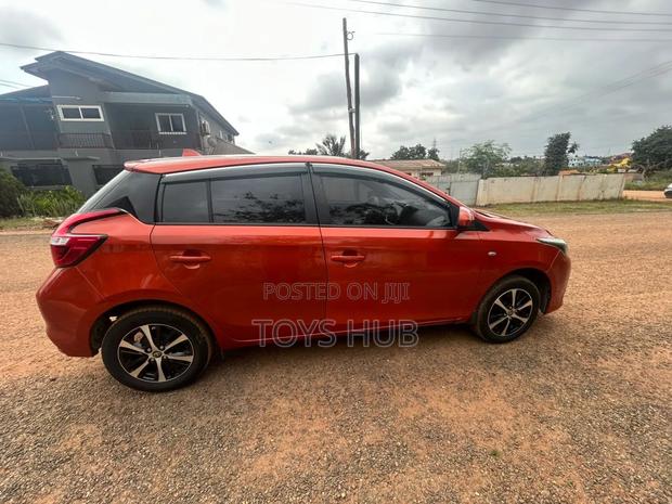 Toyota Yaris L Hatchback 5dr 2017 Orange