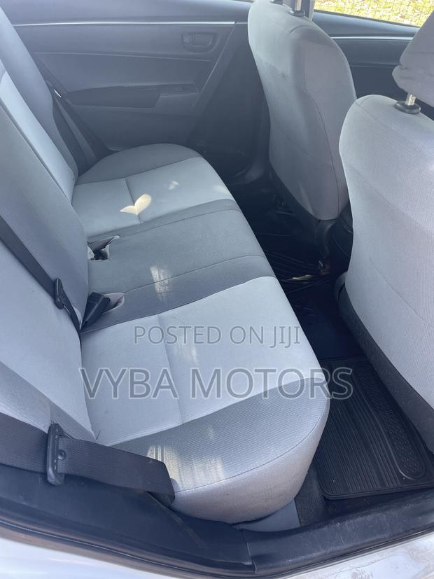 Toyota Corolla LE Eco 4dr Sedan (1.8L 4cyl CVT) 2015 White