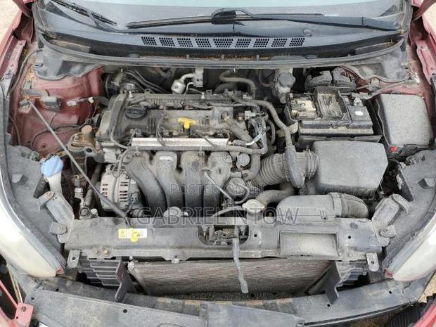 Hyundai Elantra SE Sedan FWD (1.8L 4cyl 6A) 2016 Red