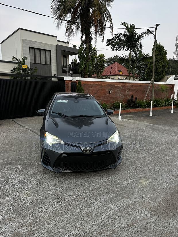 Toyota Corolla SE 4dr Sedan (1.8L 4cyl CVT) 2017 Gray