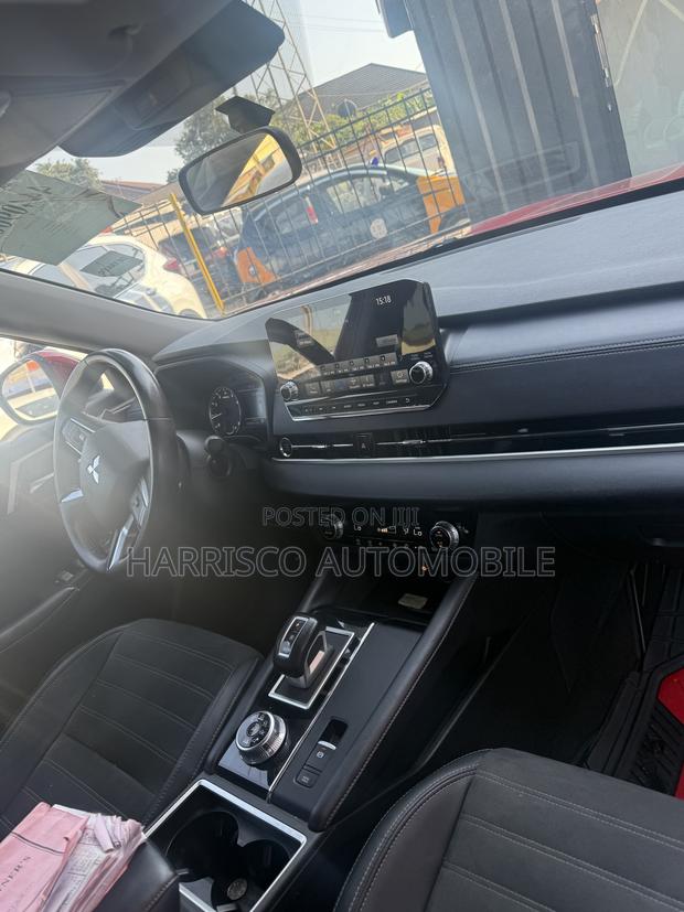 Mitsubishi Outlander SE 2025 Red
