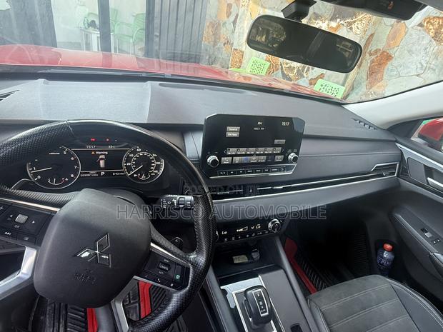Mitsubishi Outlander SE 2025 Red