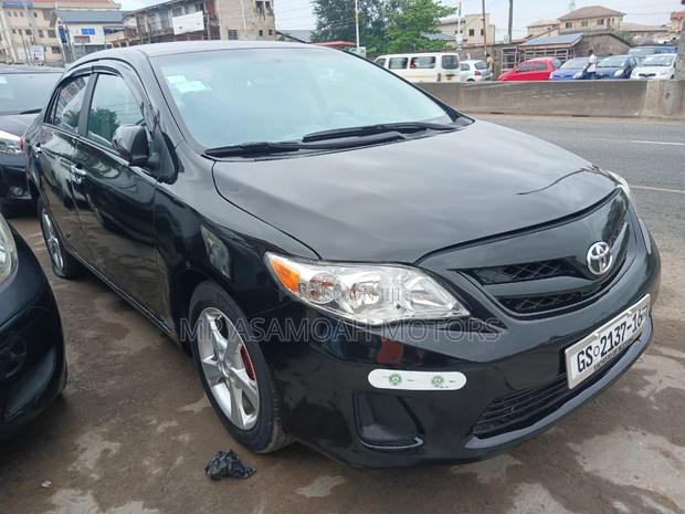 Toyota Corolla LE 4dr Sedan (1.8L 4cyl 4A) 2013 Black