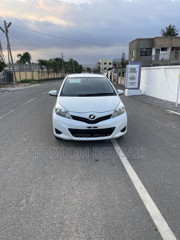 Toyota Vitz 1.3 FWD 5dr 2013 White