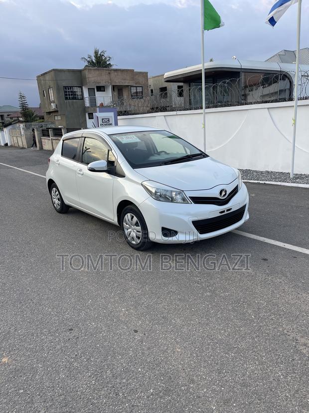 Toyota Vitz 1.3 FWD 5dr 2013 White