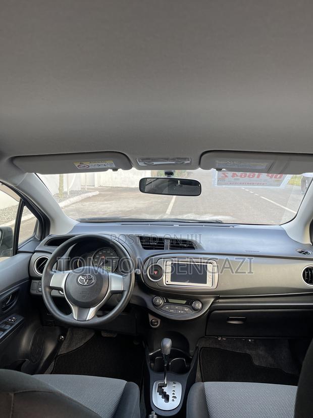 Toyota Vitz 1.3 FWD 5dr 2013 White
