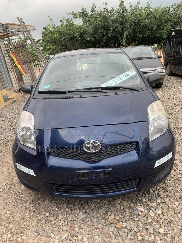 Toyota Yaris Base Sedan 4dr 2010 Blue