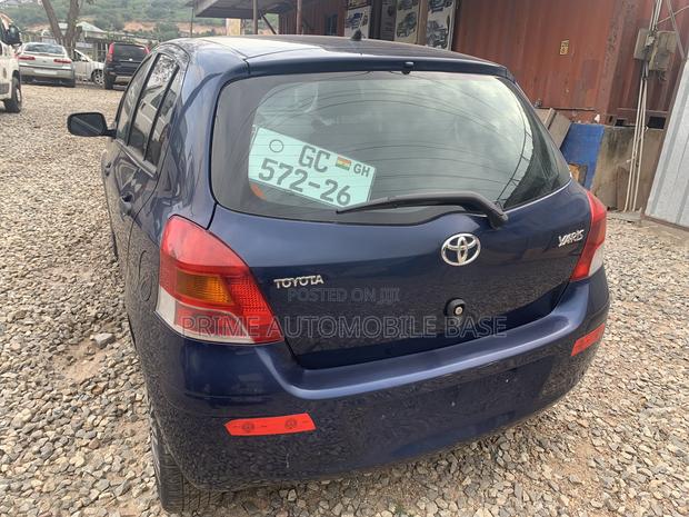 Toyota Yaris Base Sedan 4dr 2010 Blue