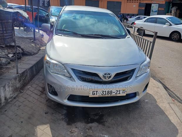 Toyota Corolla LE 4dr Sedan (1.8L 4cyl 4A) 2013 Silver