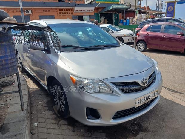 Toyota Corolla LE 4dr Sedan (1.8L 4cyl 4A) 2013 Silver