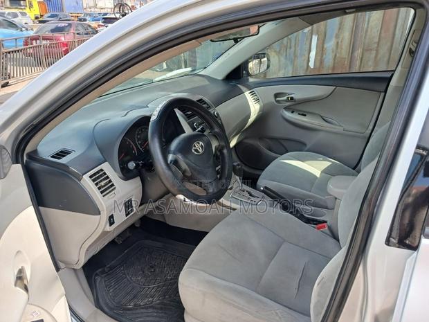 Toyota Corolla LE 4dr Sedan (1.8L 4cyl 4A) 2013 Silver