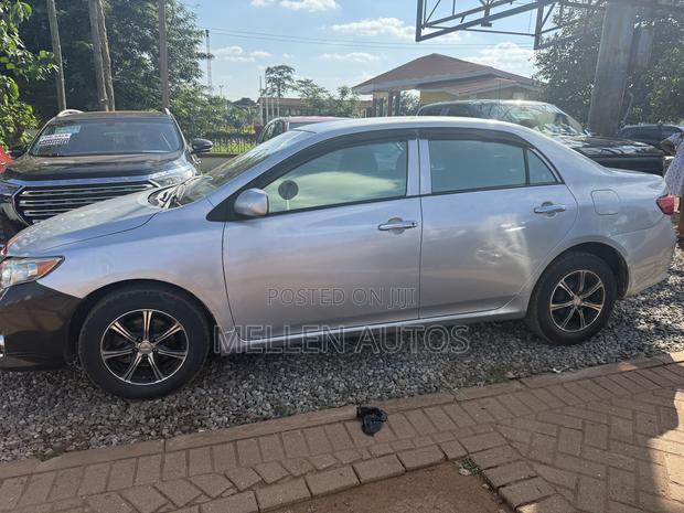 Toyota Corolla LE 4dr Sedan (1.8L 4cyl 4A) 2010 Silver
