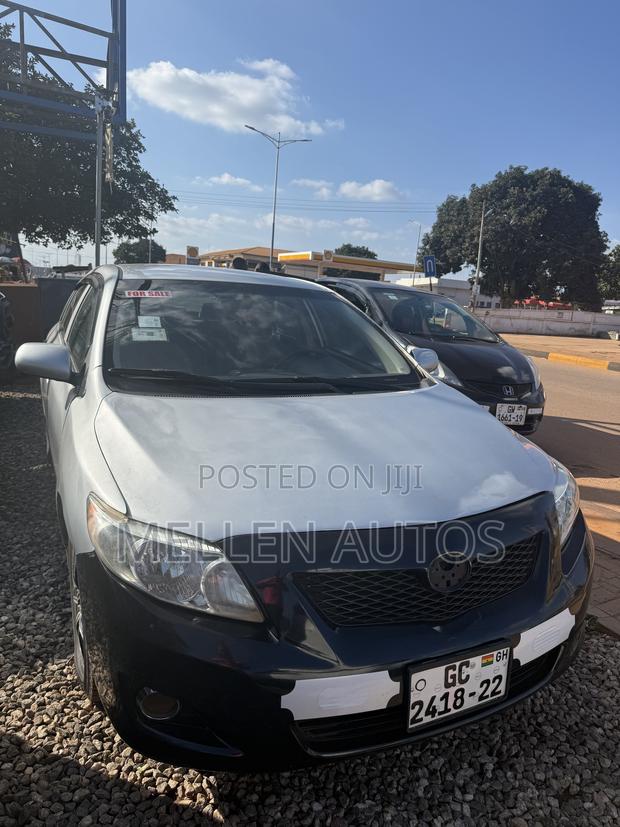 Toyota Corolla LE 4dr Sedan (1.8L 4cyl 4A) 2010 Silver