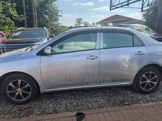 Toyota Corolla LE 4dr Sedan (1.8L 4cyl 4A) 2010 Silver