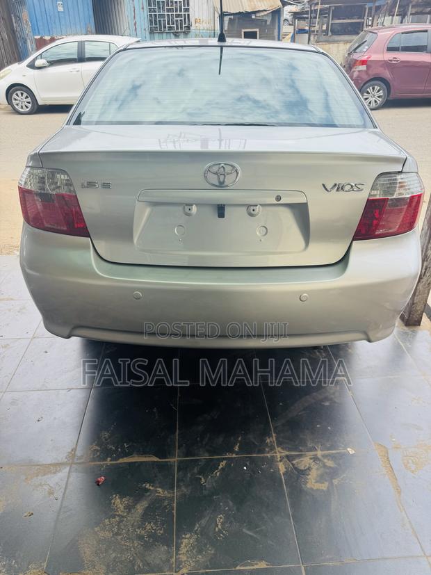 Toyota Vios 2010 Silver