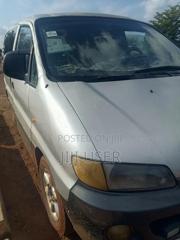 Hyundai H200 2010 Gray