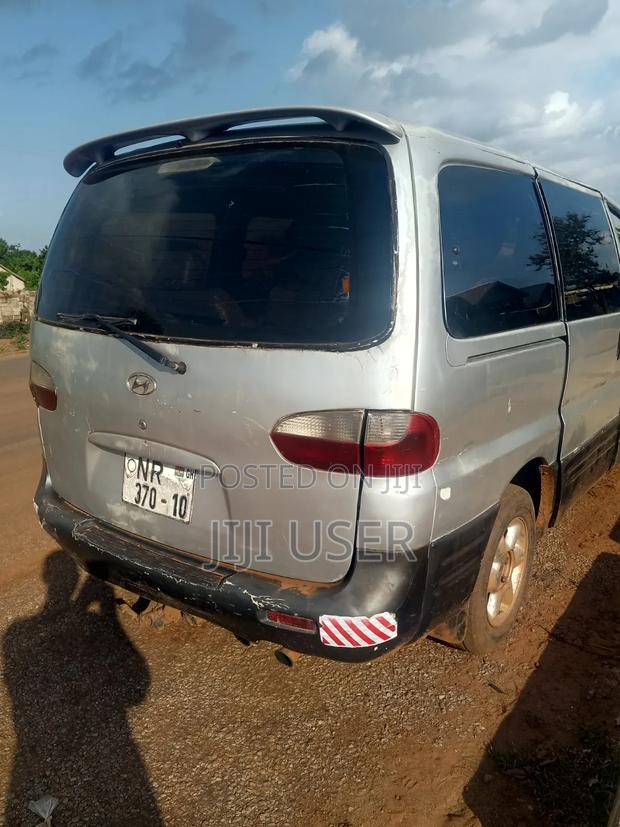 Hyundai H200 2010 Gray