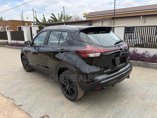 Nissan Kicks SV 2023 Black