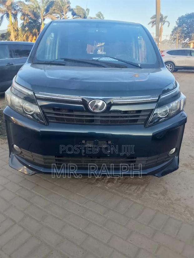 Toyota Voxy V 2WD 8-Seater 2015 Black
