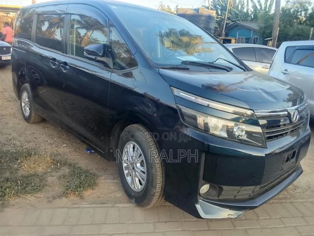 Toyota Voxy V 2WD 8-Seater 2015 Black