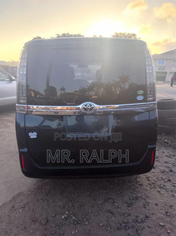 Toyota Voxy V 2WD 8-Seater 2015 Black