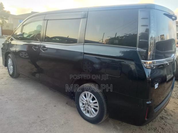 Toyota Voxy V 2WD 8-Seater 2015 Black