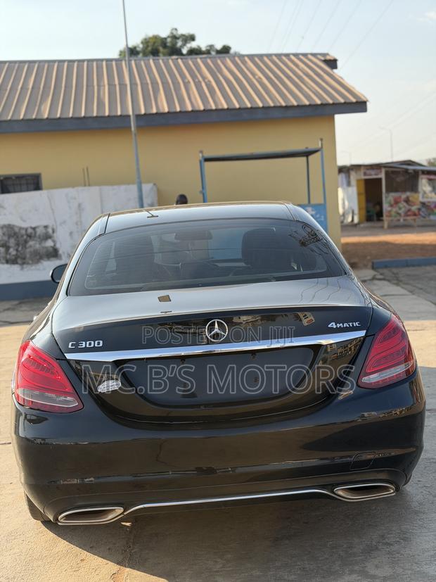 Mercedes-Benz C300 2016 Black