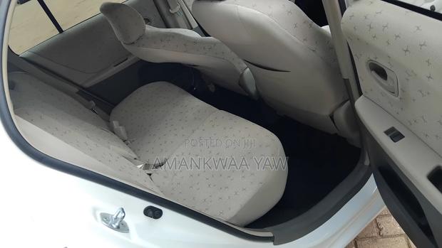Toyota Vitz 2010 Pearl