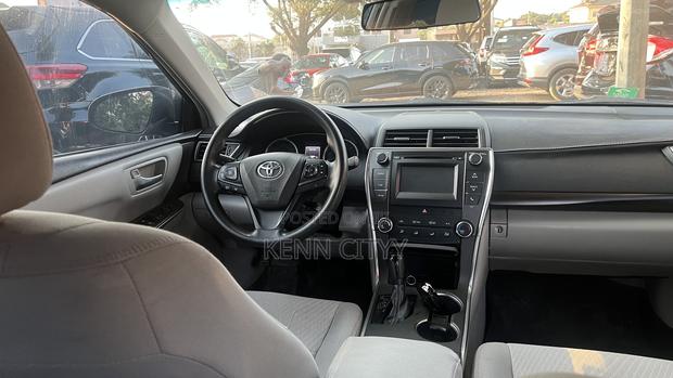 Toyota Camry LE 4dr Sedan (2.5L 4cyl 6A) 2016 Gray