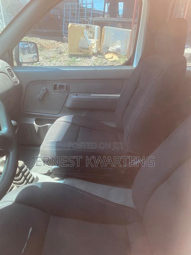 Nissan Hardbody 2014 White