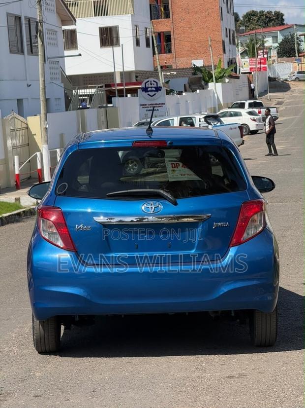 Toyota Vitz 1.3 FWD 5dr 2012 Blue