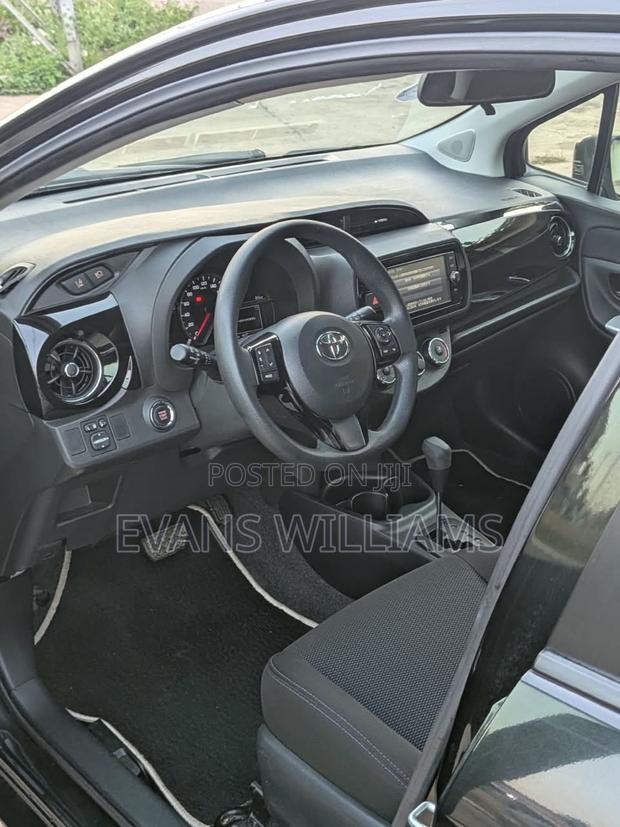 Toyota Vitz 1.3 FWD 5dr 2016 Black