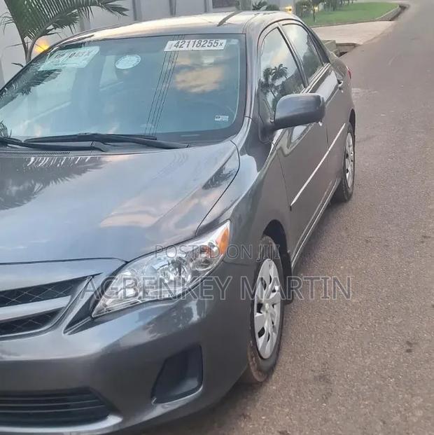 Toyota Corolla LE 4dr Sedan (1.8L 4cyl 4A) 2012 Gray