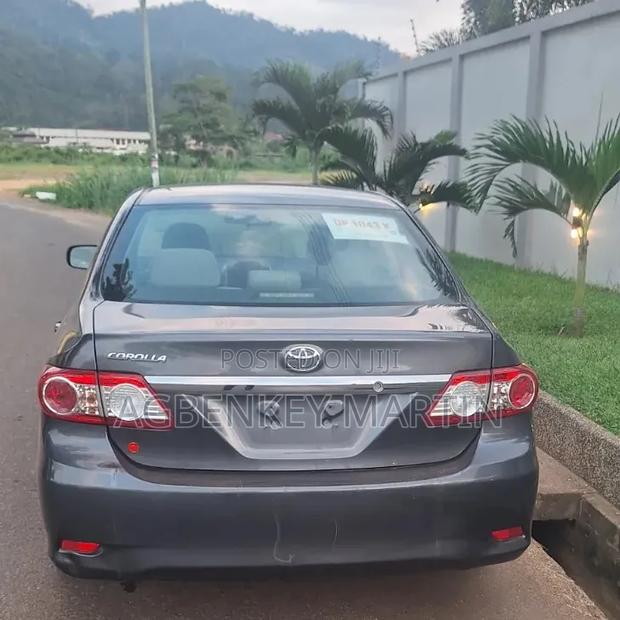 Toyota Corolla LE 4dr Sedan (1.8L 4cyl 4A) 2012 Gray