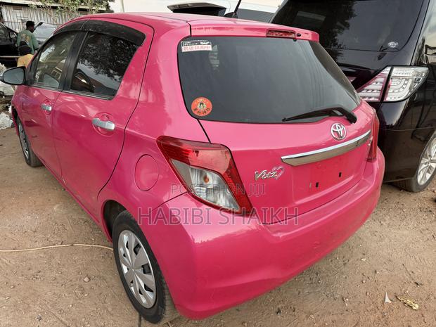 Toyota Vitz 1.3 FWD 5dr 2011 Pink